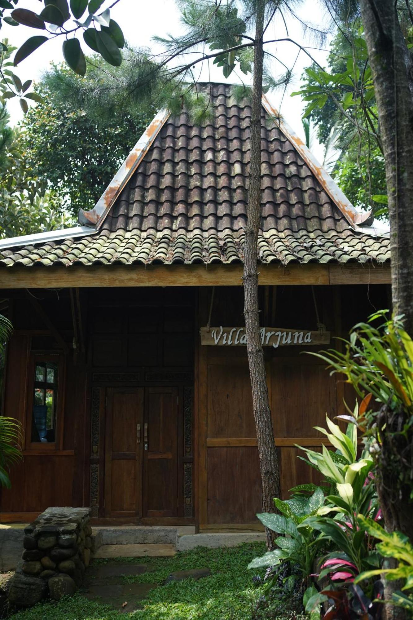 Tirta Arsanta Hot Springs&villa *