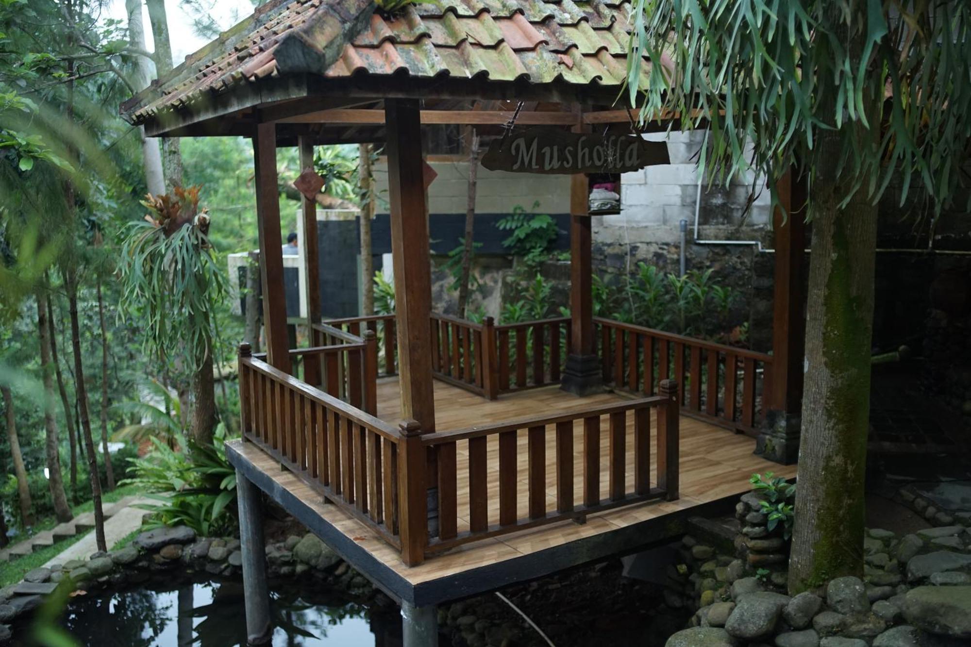 Tirta Arsanta Hot Springs&villa * Bogor