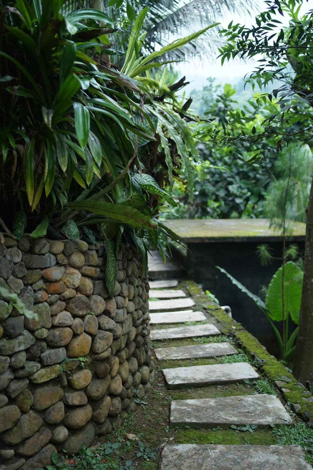 Tirta Arsanta Hot Springs&villa Bogor