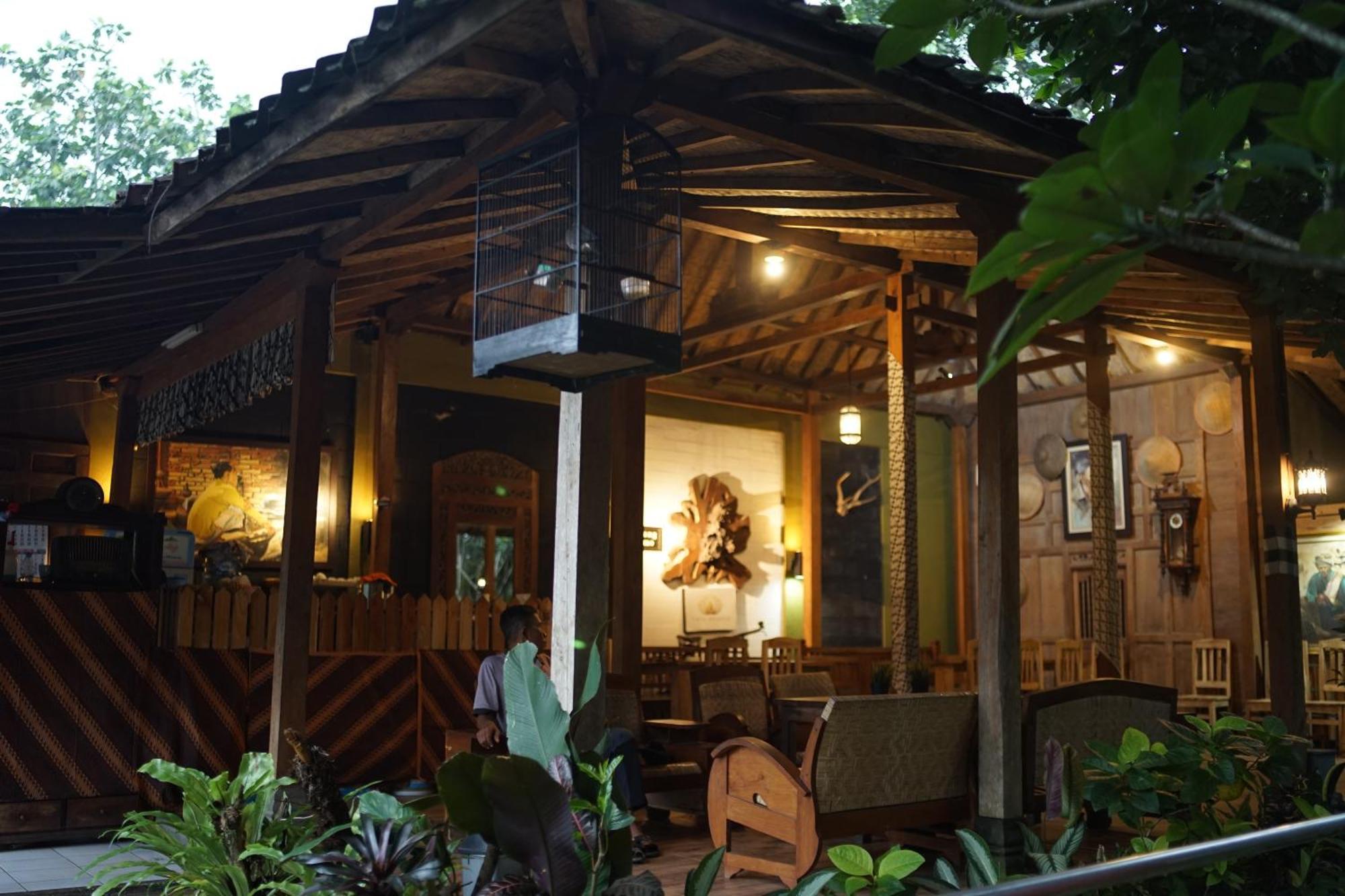 Tirta Arsanta Hot Springs&villa